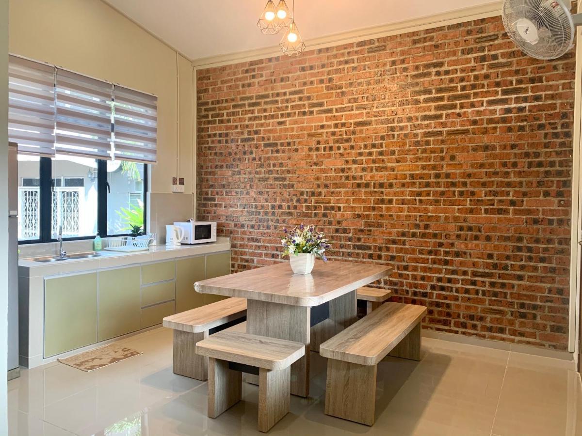 Sarah Guesthouse Kuala Terengganu Bagian luar foto